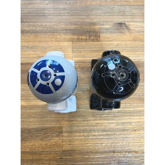 Star Wars R2-D2 And R2-Q5 Salt And Pepper Shaker Set Ceramic Disney NIB - Picture 6 of 8